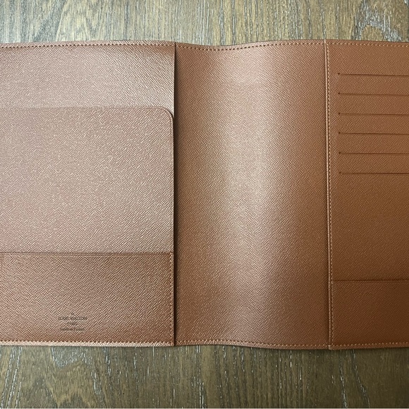 LOUIS VUITTON DESK AGENDA COVER - sold out & comes w/ disc rings and dashboards - Picture 3 of 8